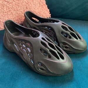 Black Slip-On Foam Shoes